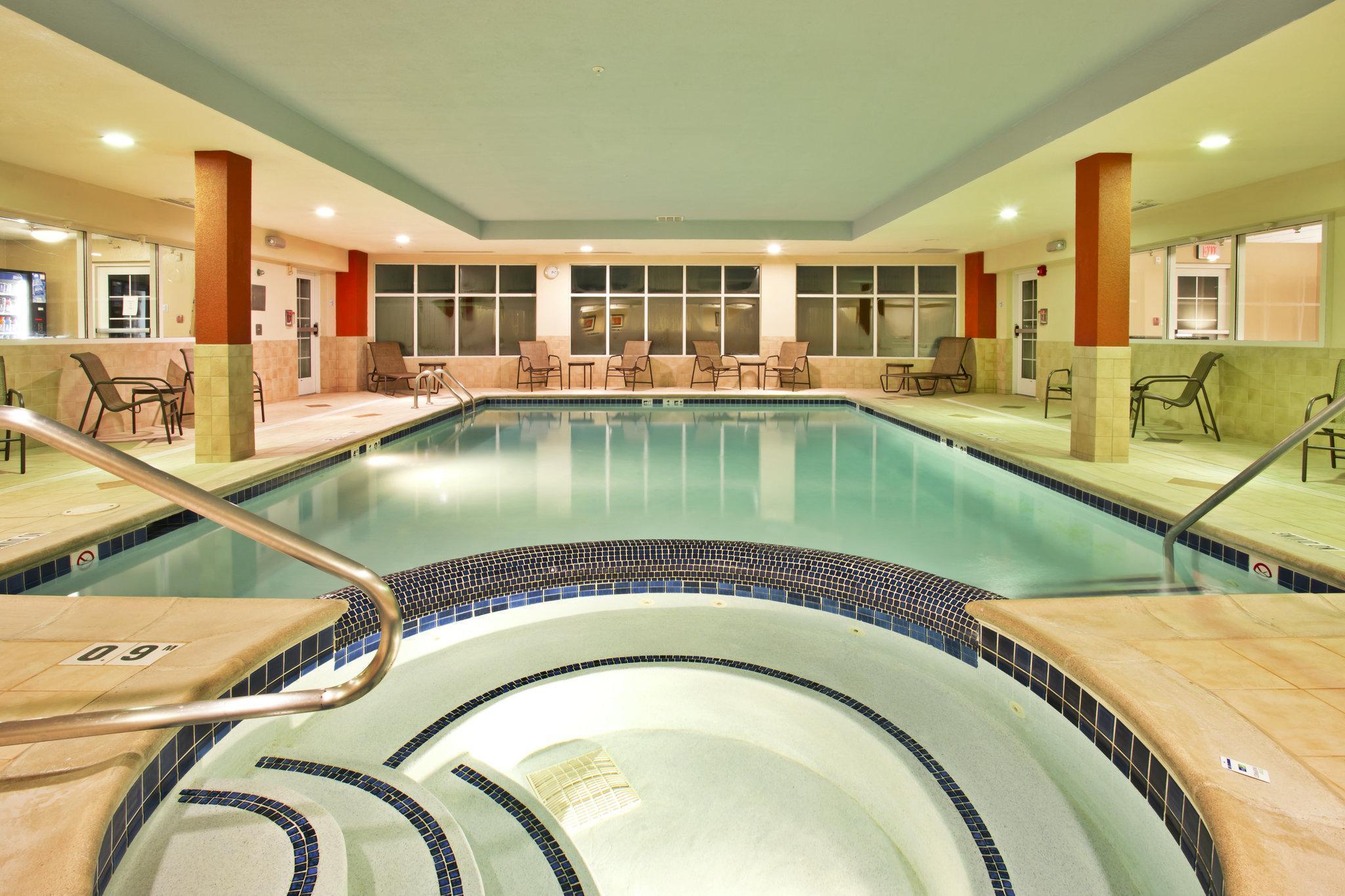 Holiday Inn Express Hotel & Suites Grand Rapids-North By Ihg Walker Exterior foto