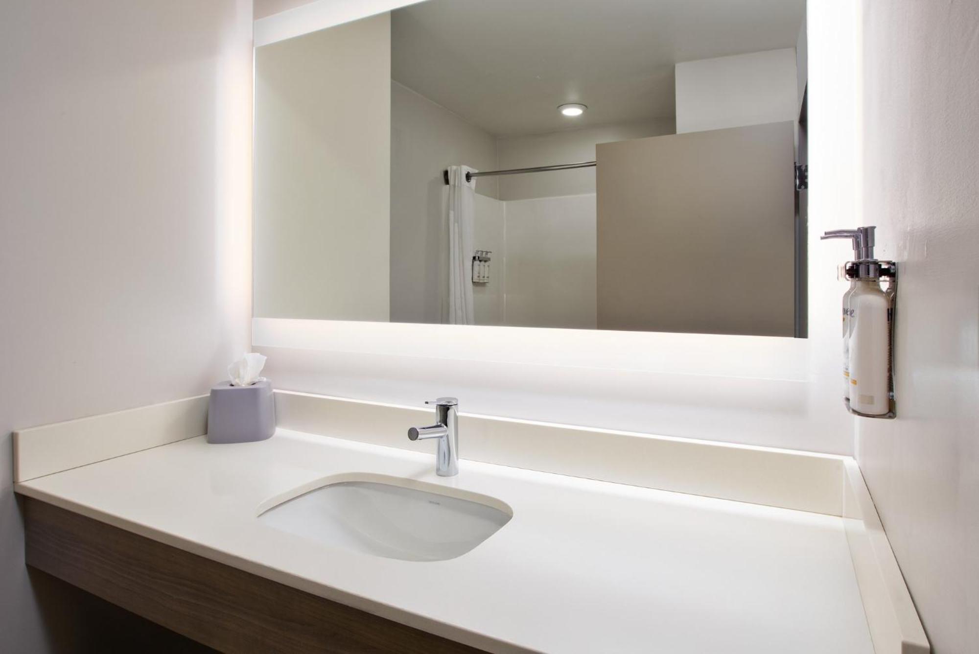 Holiday Inn Express Hotel & Suites Grand Rapids-North By Ihg Walker Exterior foto